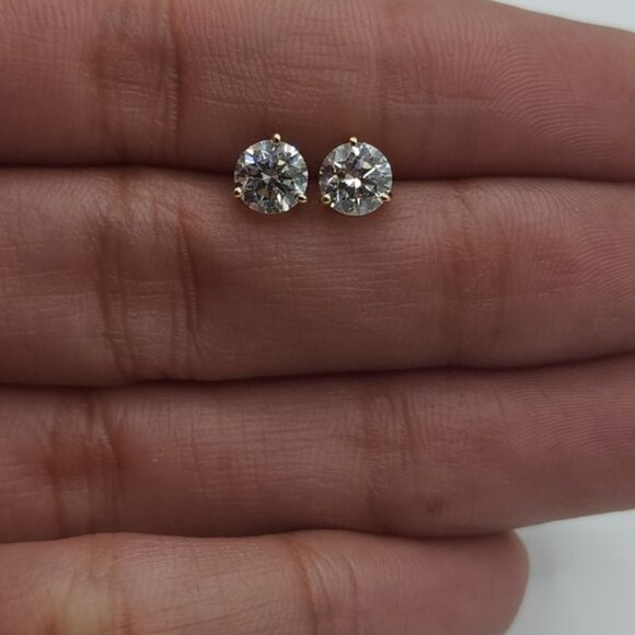 18Kt Gold 1 Ct 3 Prong Lab Grown Diamond Studs Earrings - Picture 4 of 6